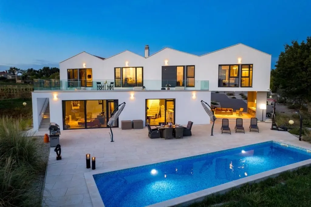 poreč-luksuzna vila na prostranoj okućnici - slika 2