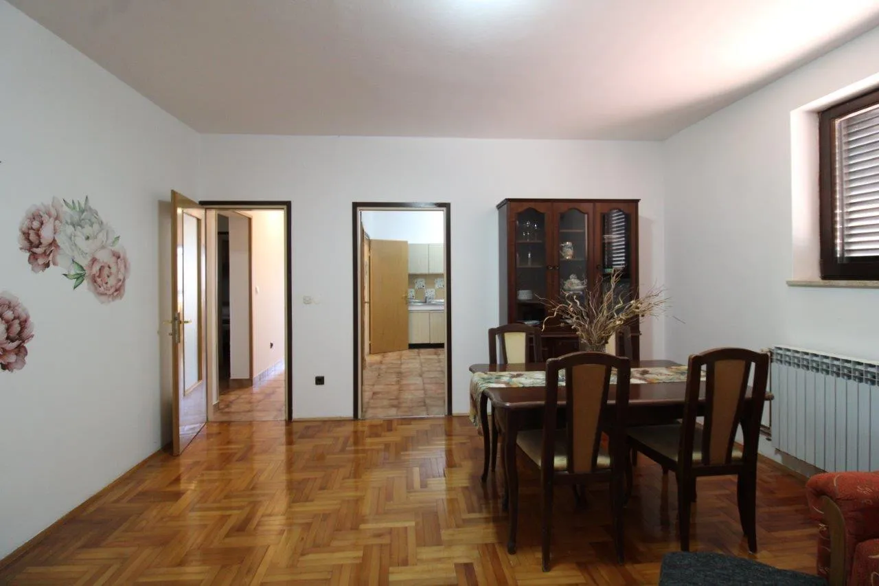 poreč-kuća sa stana na 1500 m od mora - slika 21