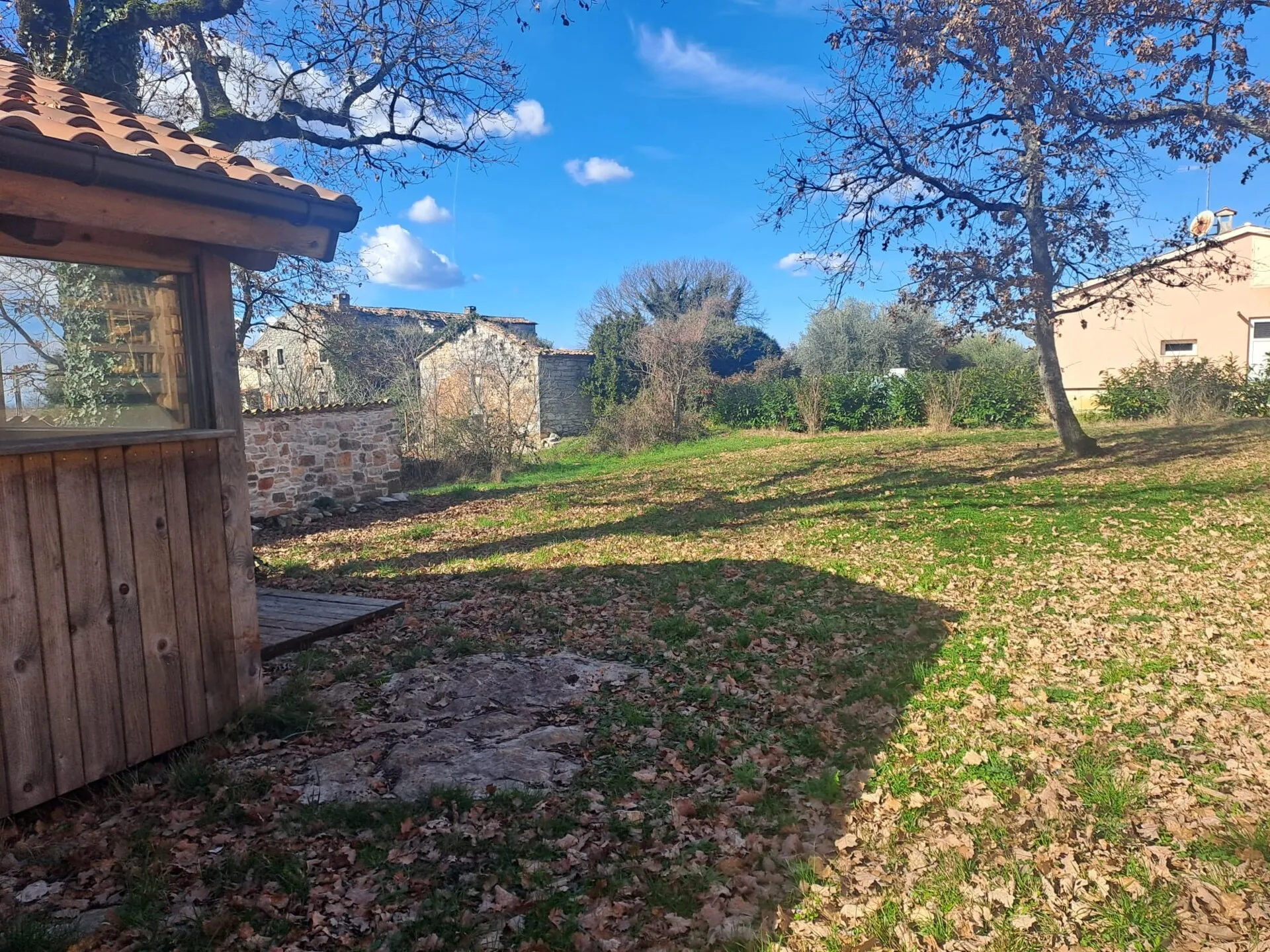 višnjan-kuća +studio za dugoročni najam - slika 2