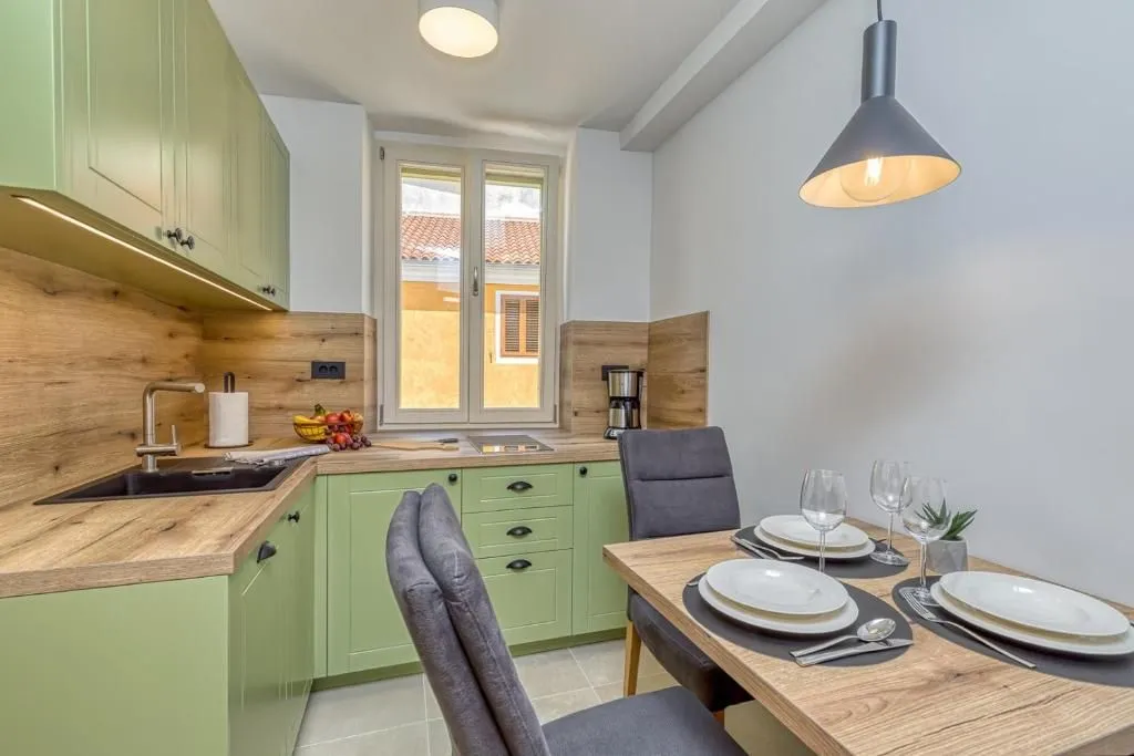 vrsar-apartmanska kuća na prodaji - slika 7
