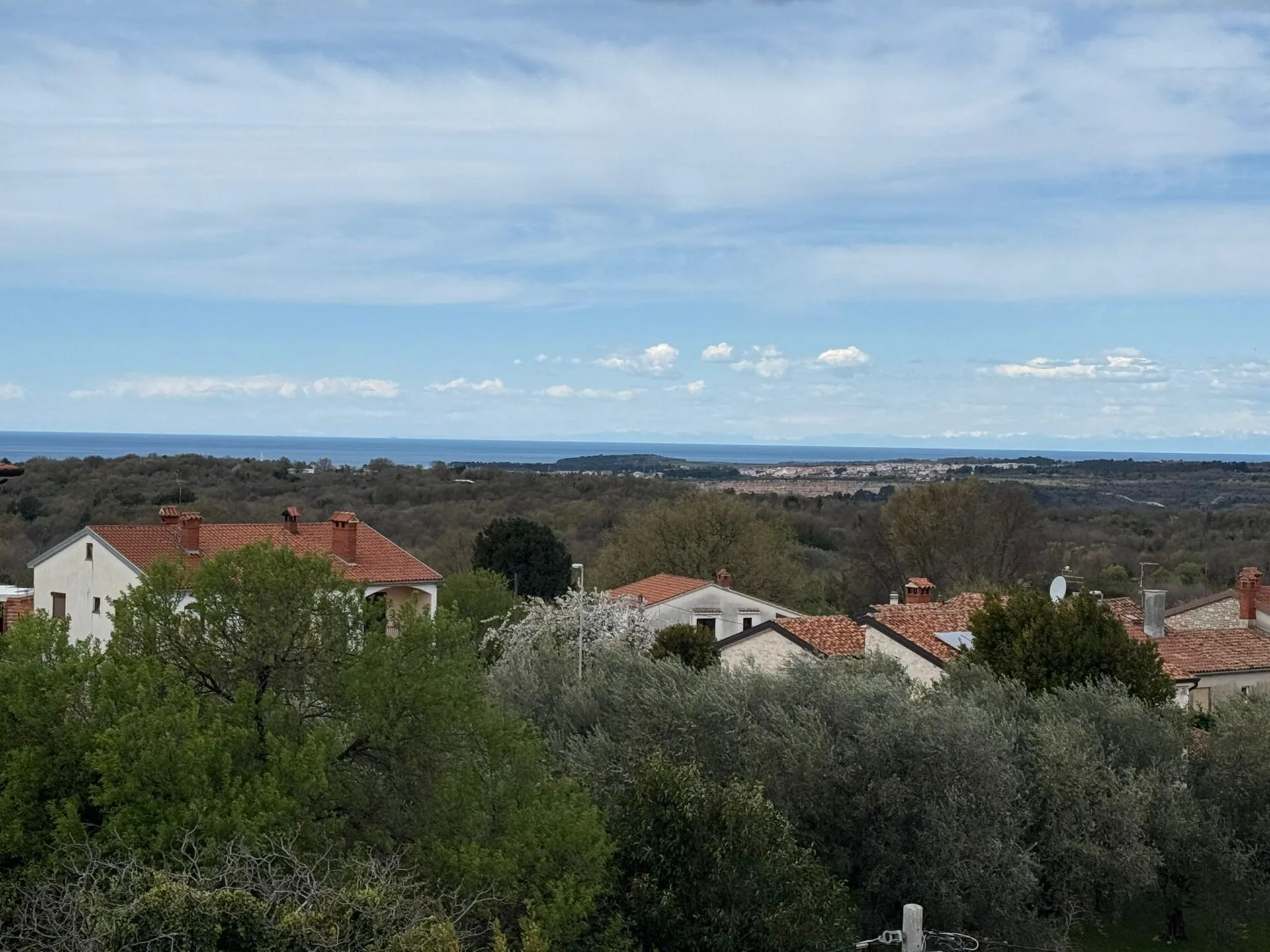 tar-dvoetažni stan u novogradnji -panoramski pogled na more - slika 8
