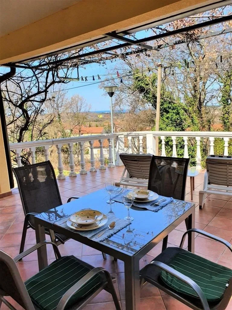poreč-kuća sa tri stana na prodaji - slika 13