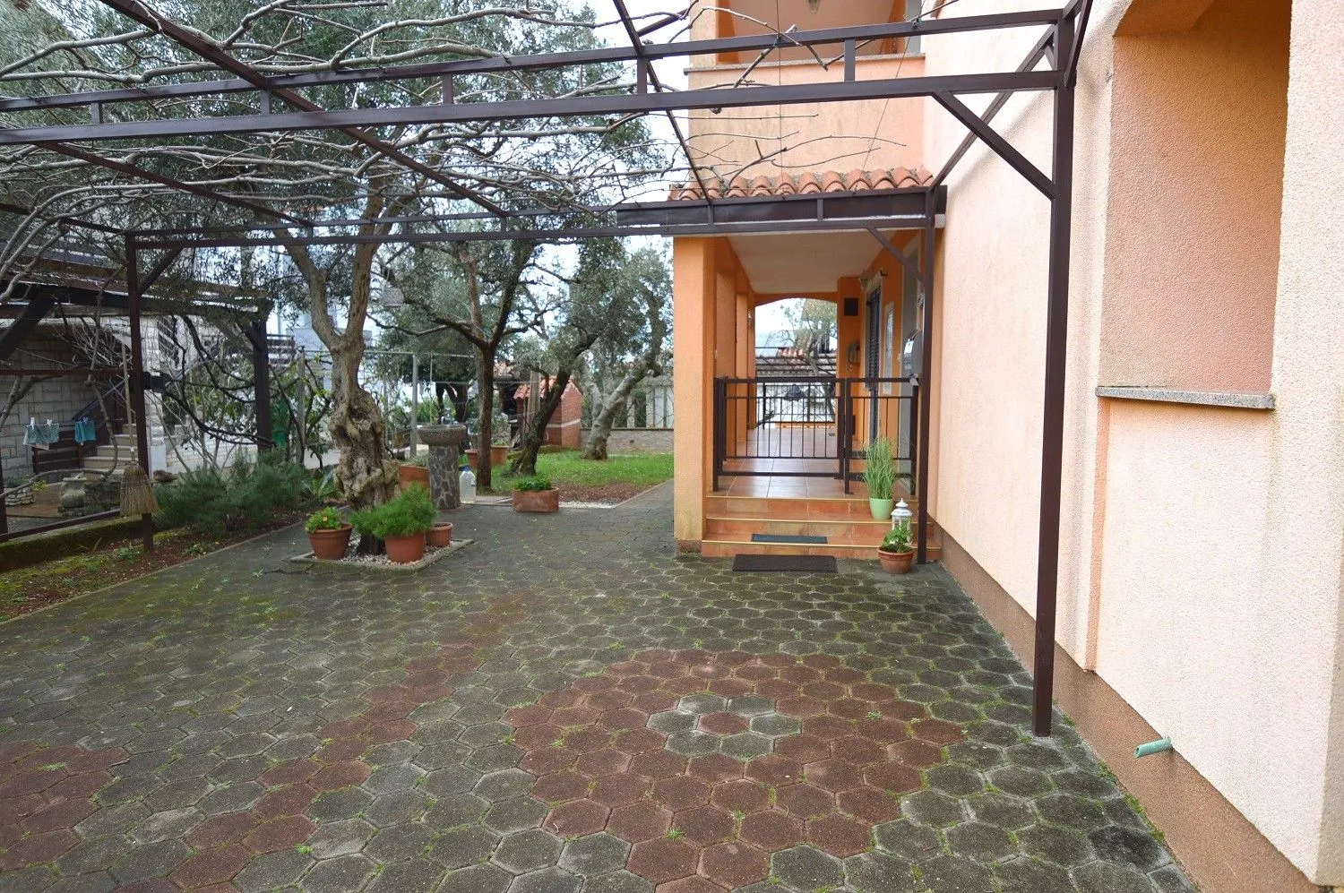 vabriga-dvojna kuća sa četiri apartmana na prodaji - slika 30