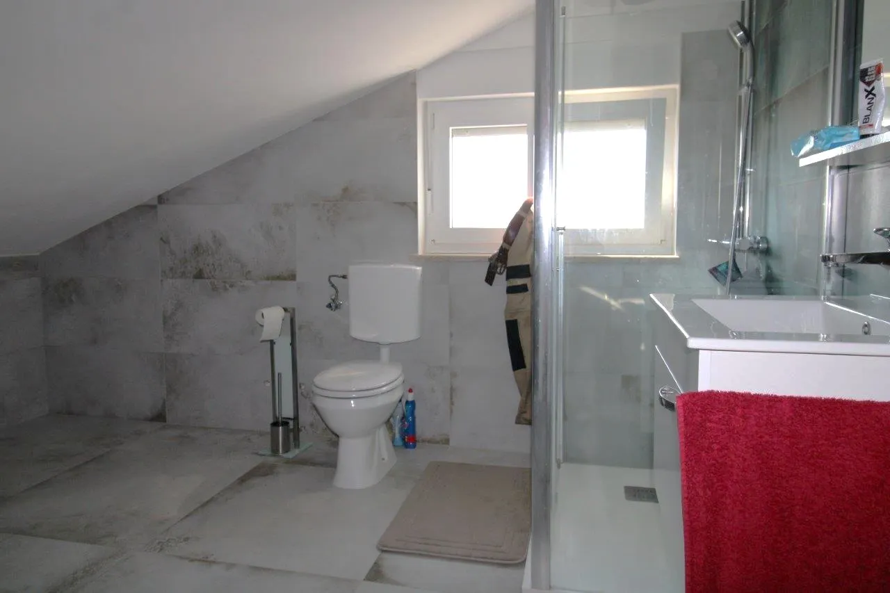 poreč 5 km- kuća sa dodatnim apartmanom na prodaji - slika 14