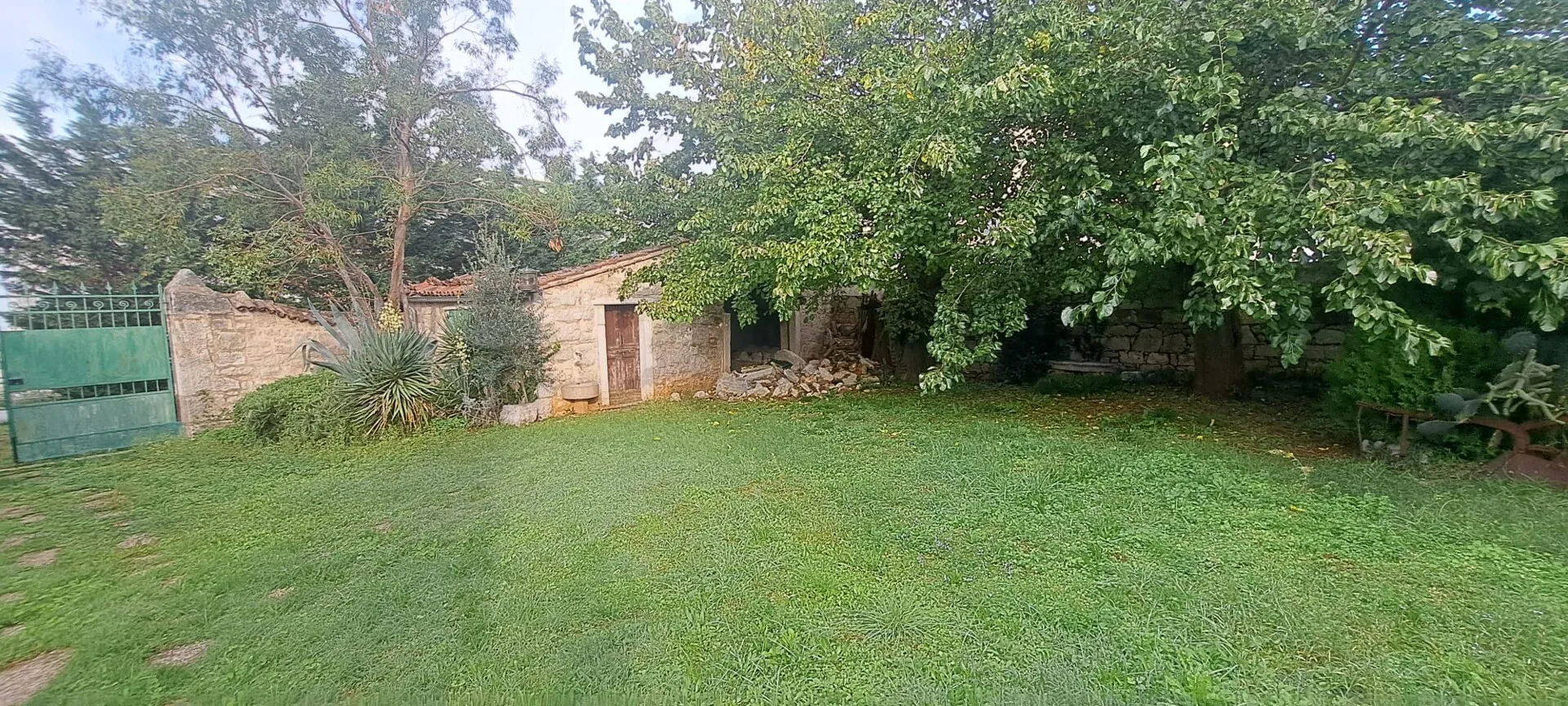 poreč-izvanredna lokacija-kuća sa dvorištem na prodaji - slika 13