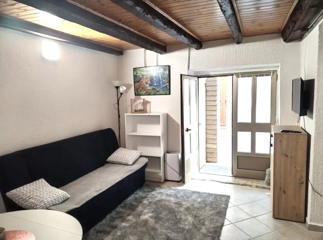 poreč okolica - kamena kuća sa 2 stana na prodaji - slika 10