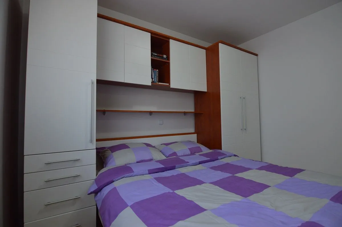 tar- stan u prizemlju sa vrtom prodaje se - slika 8