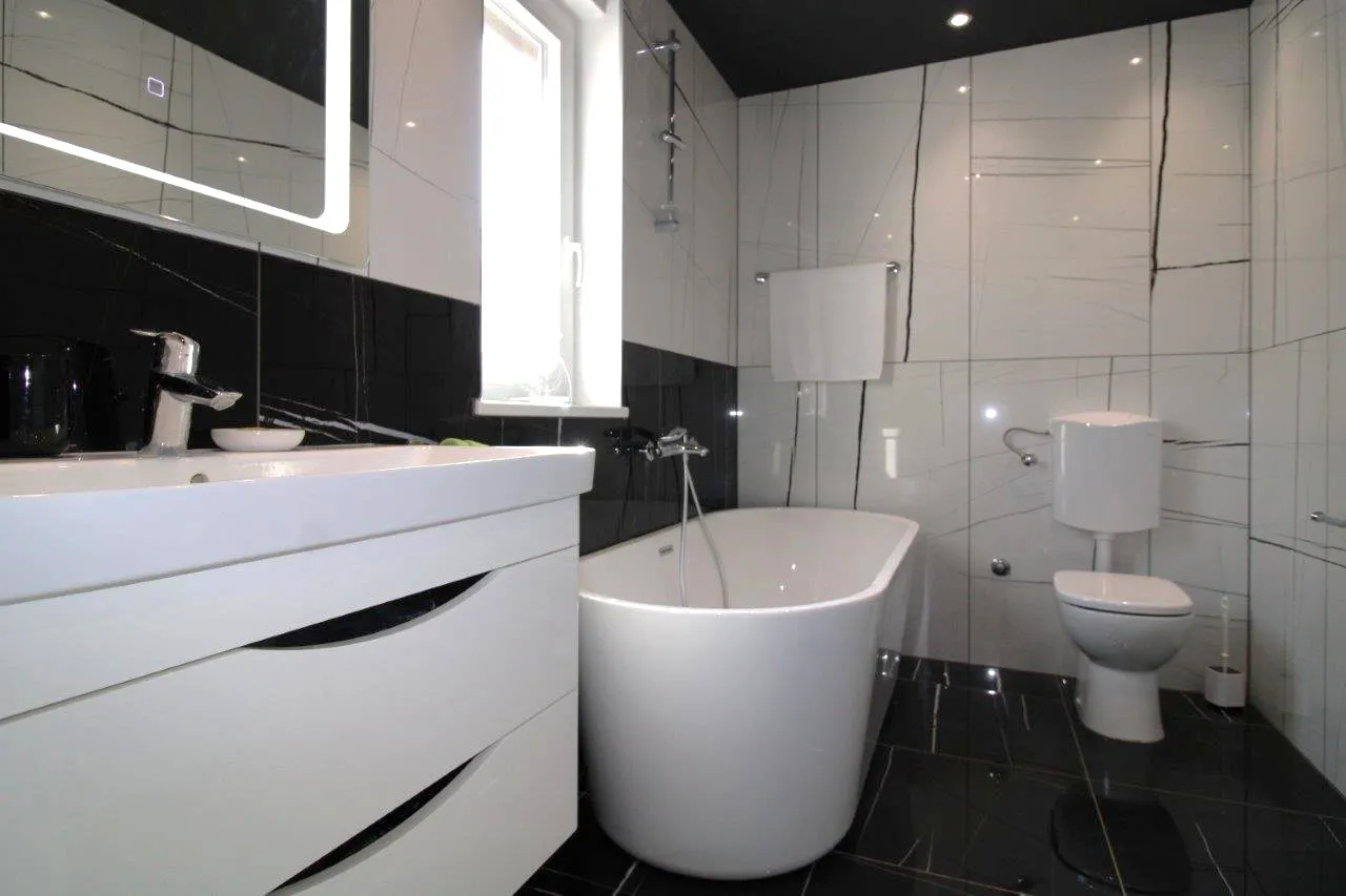 poreč 5 km- kuća sa dodatnim apartmanom na prodaji - slika 16