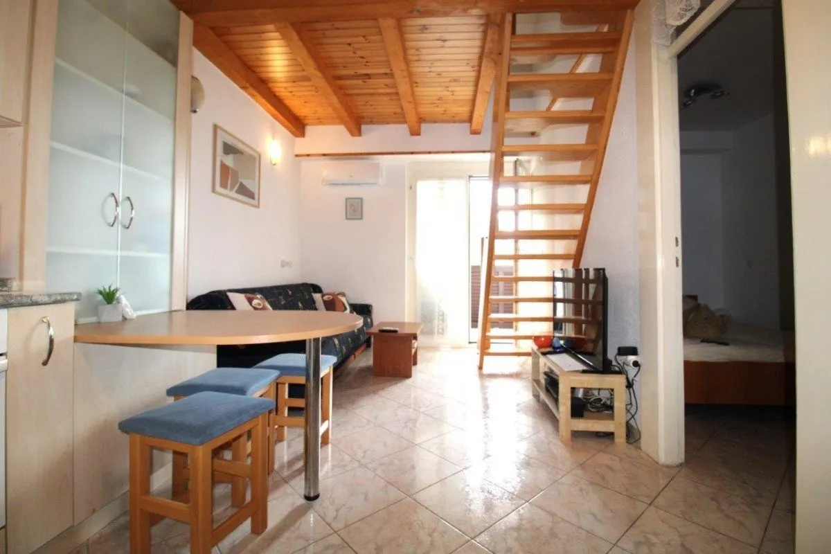 červar porat- renovirani stan sa 3 spavaće sobe - slika 3