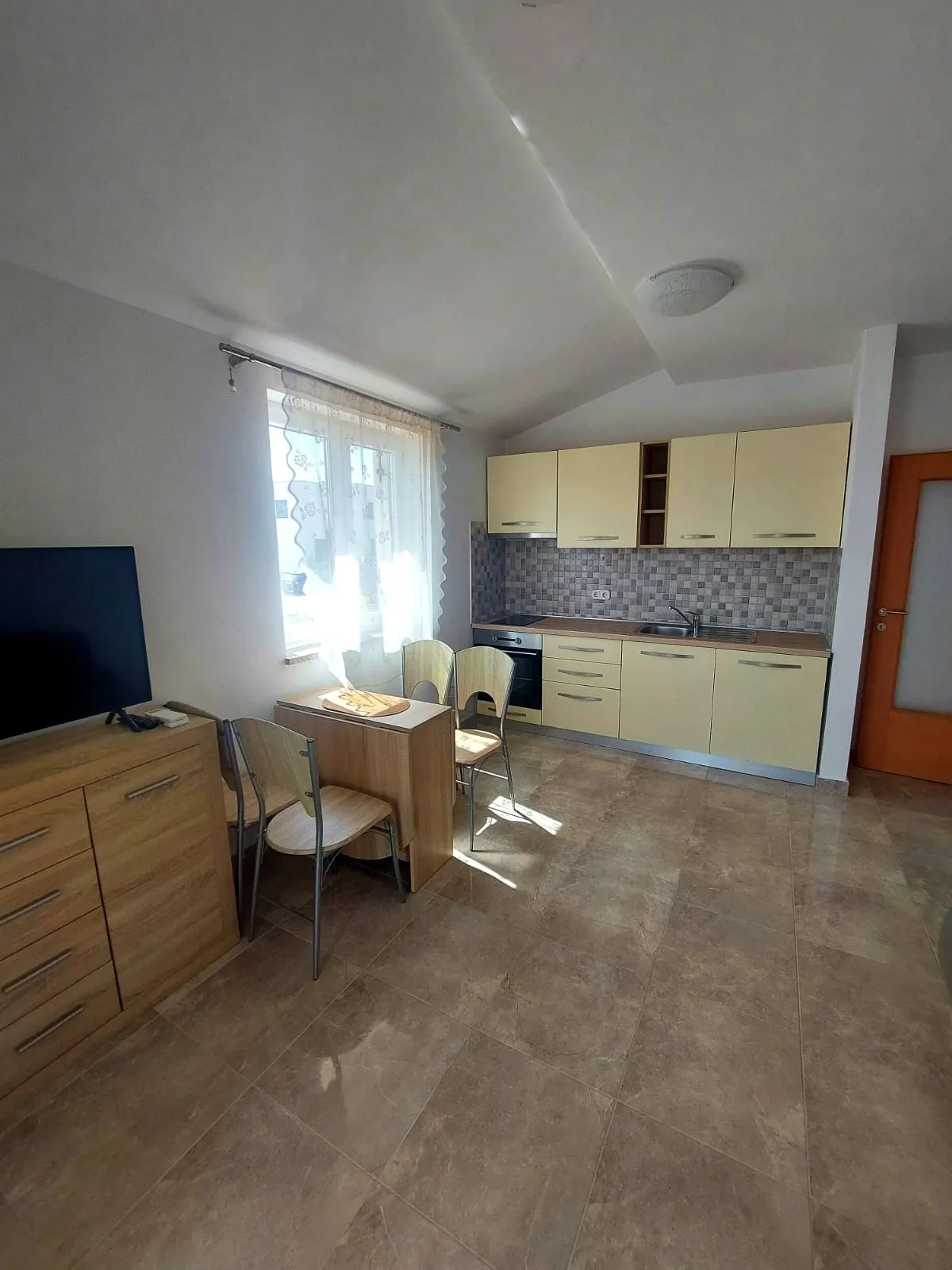 tar- 2 stana od 50 m2 na prodaji za 244.000 eura - slika 9