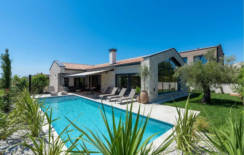 kuća prodaja poreč 152 m2 - slika 1