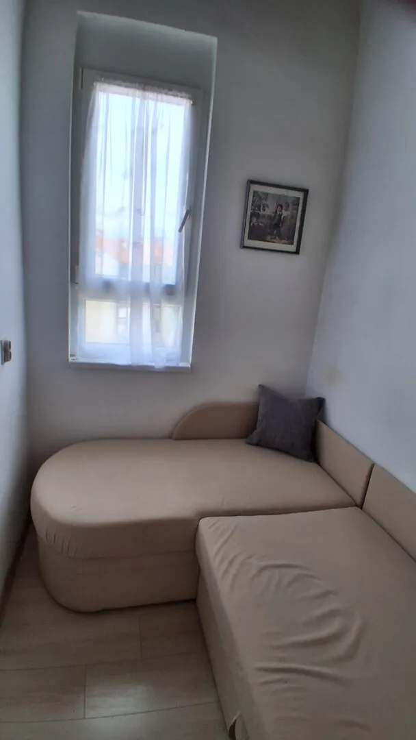 uređen stan u červar-poratu – korak do mora! - slika 9