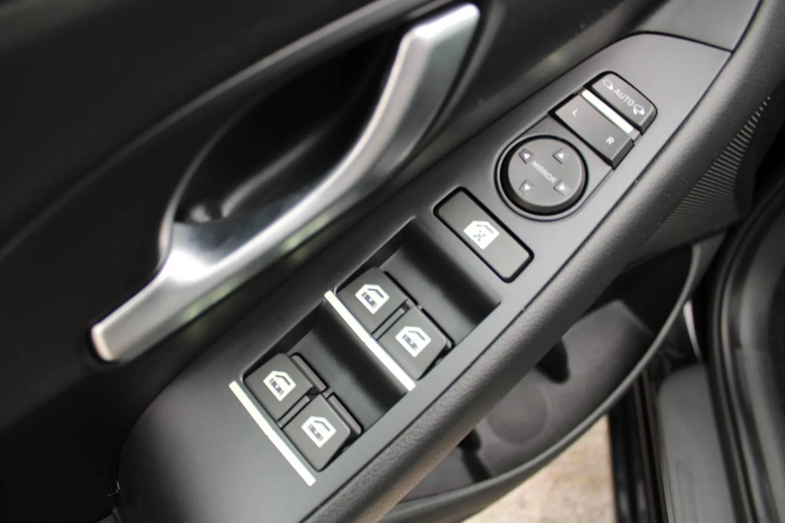hyundai i30 1.0 t-gdi automatik *led, navigacija, kamera* - slika 17