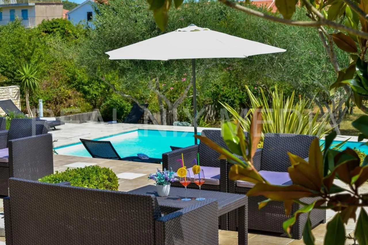 kukljica-villa sa 8 apartmana! bazen! uređena okućnica 1700 m2! - slika 9