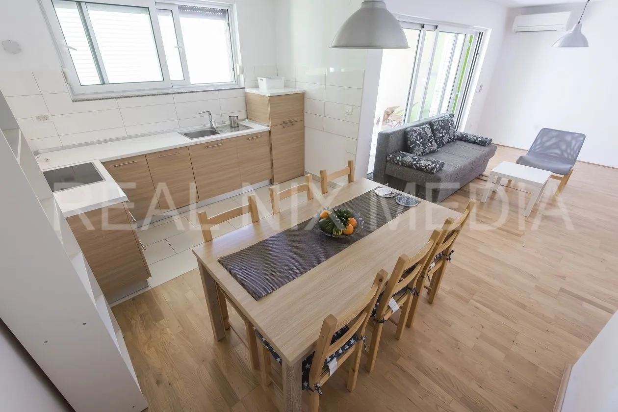 apartman 90 m od mora s vrtom – privlaka, top lokacija! - slika 5