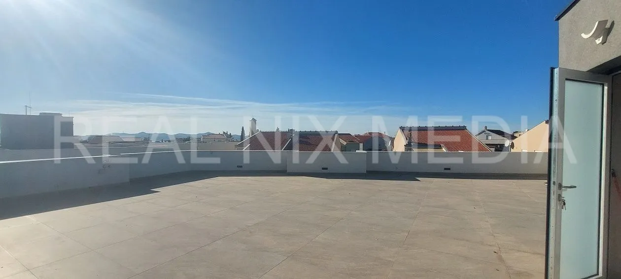 plovanija-stan sa krovnom terasom i pogledom na more!odmah useljiv! - slika 5