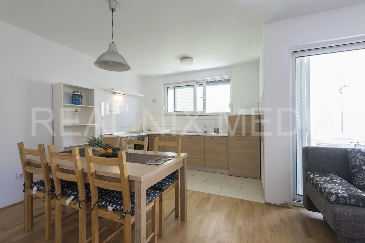 apartman 90 m od mora s vrtom – privlaka, top lokacija! - slika 9