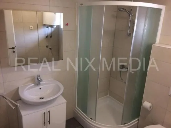 privlaka- apartman 76 m2, vrt! 90 m do mora! - slika 5