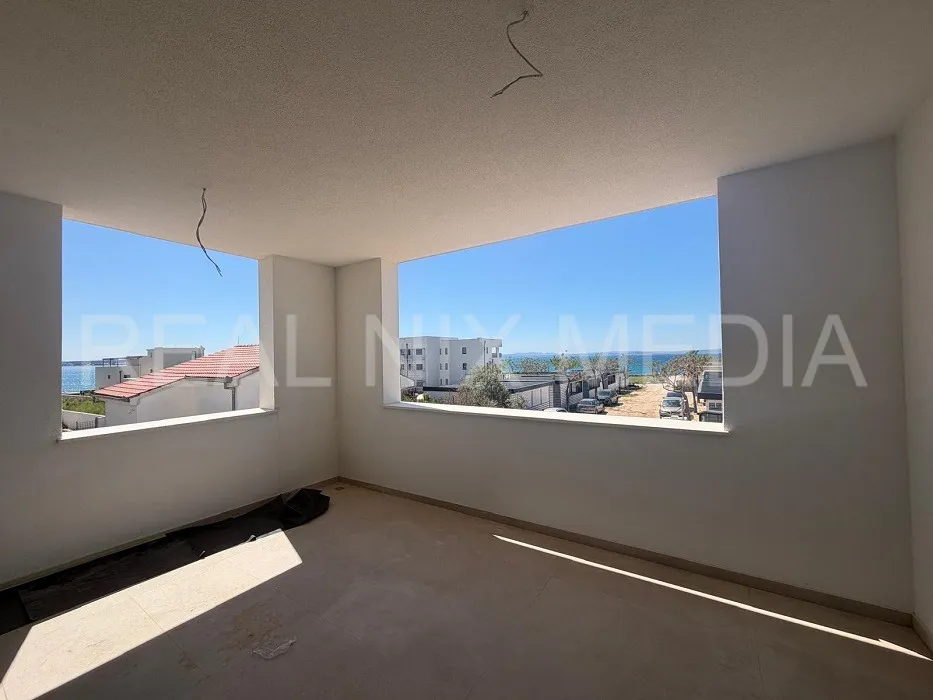 vrhunska novogradnja uz more. apartman - 3 sobe. pogled na more. - slika 2