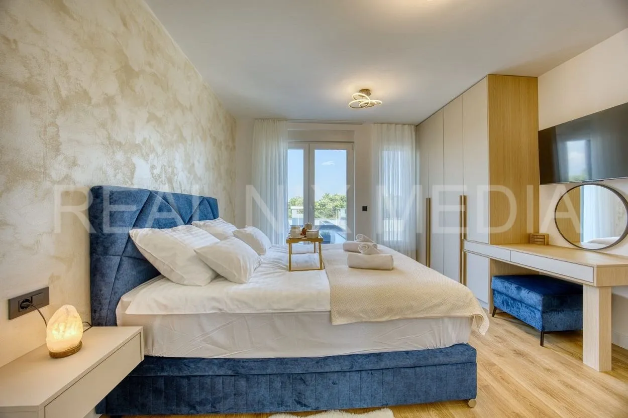 zaton-luksuzna villa sa dva bazena i ljetnom kuhinjom! - slika 22