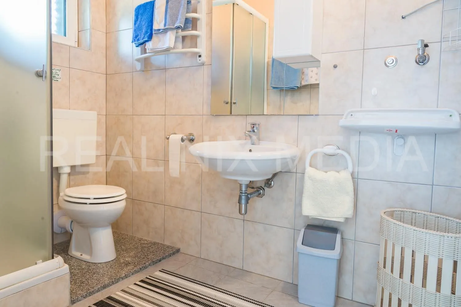uhodan turistički objekt sa šest apartmana i parkingom – bibinje! - slika 12