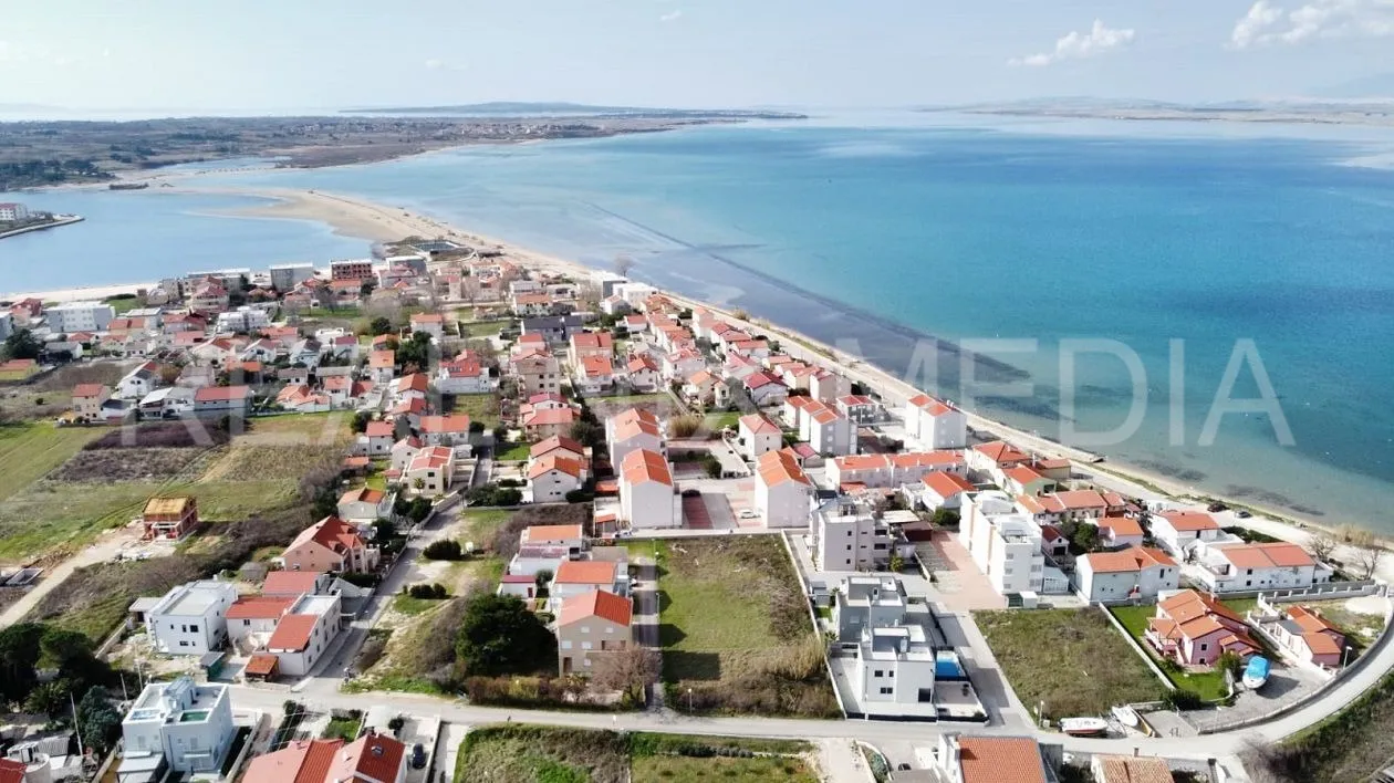 nin-100 m do mora! apartman na 1. katu! lift! - slika 11
