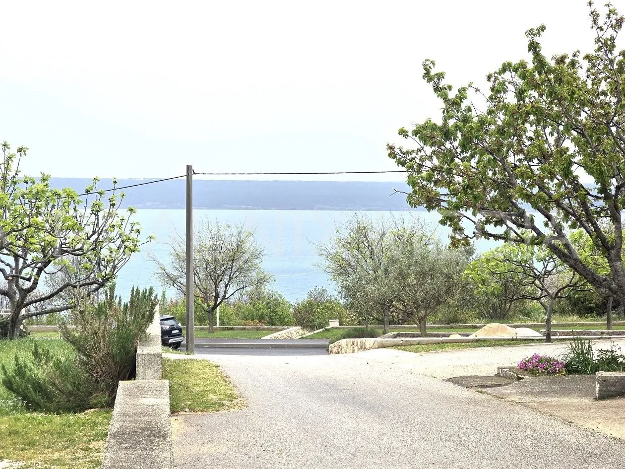 maslenica-građ. zemljište sa priključkom vode i pogledom na more! - slika 2