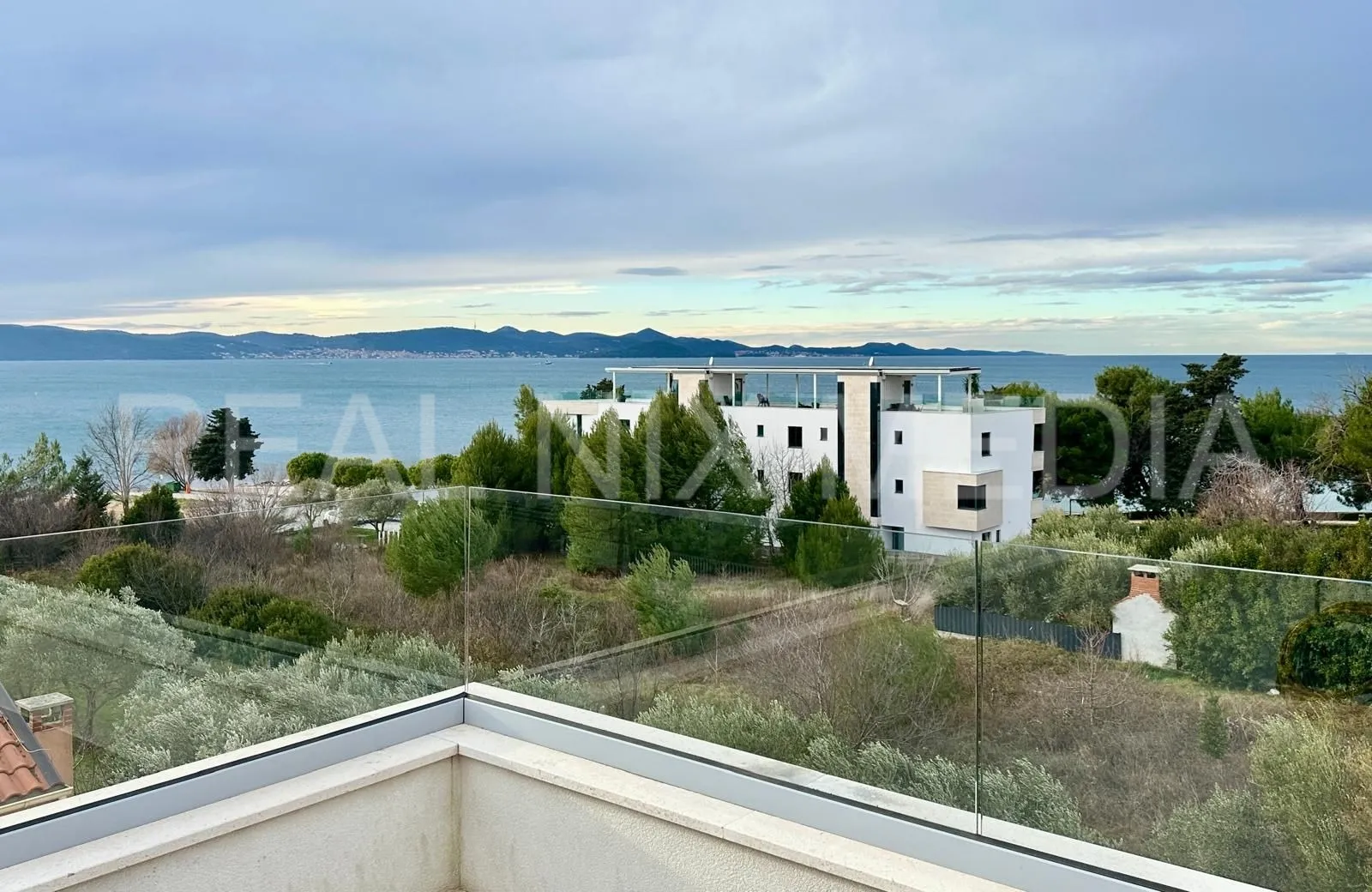 bibinje-namješten penthouse sa krovnom terasom i pogledom na more! - slika 2