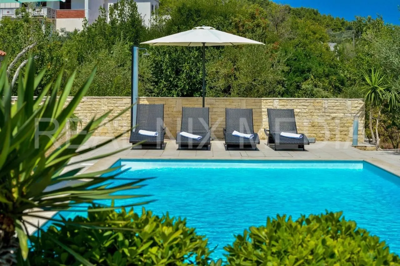 kukljica-villa sa 8 apartmana! bazen! uređena okućnica 1700 m2! - slika 2