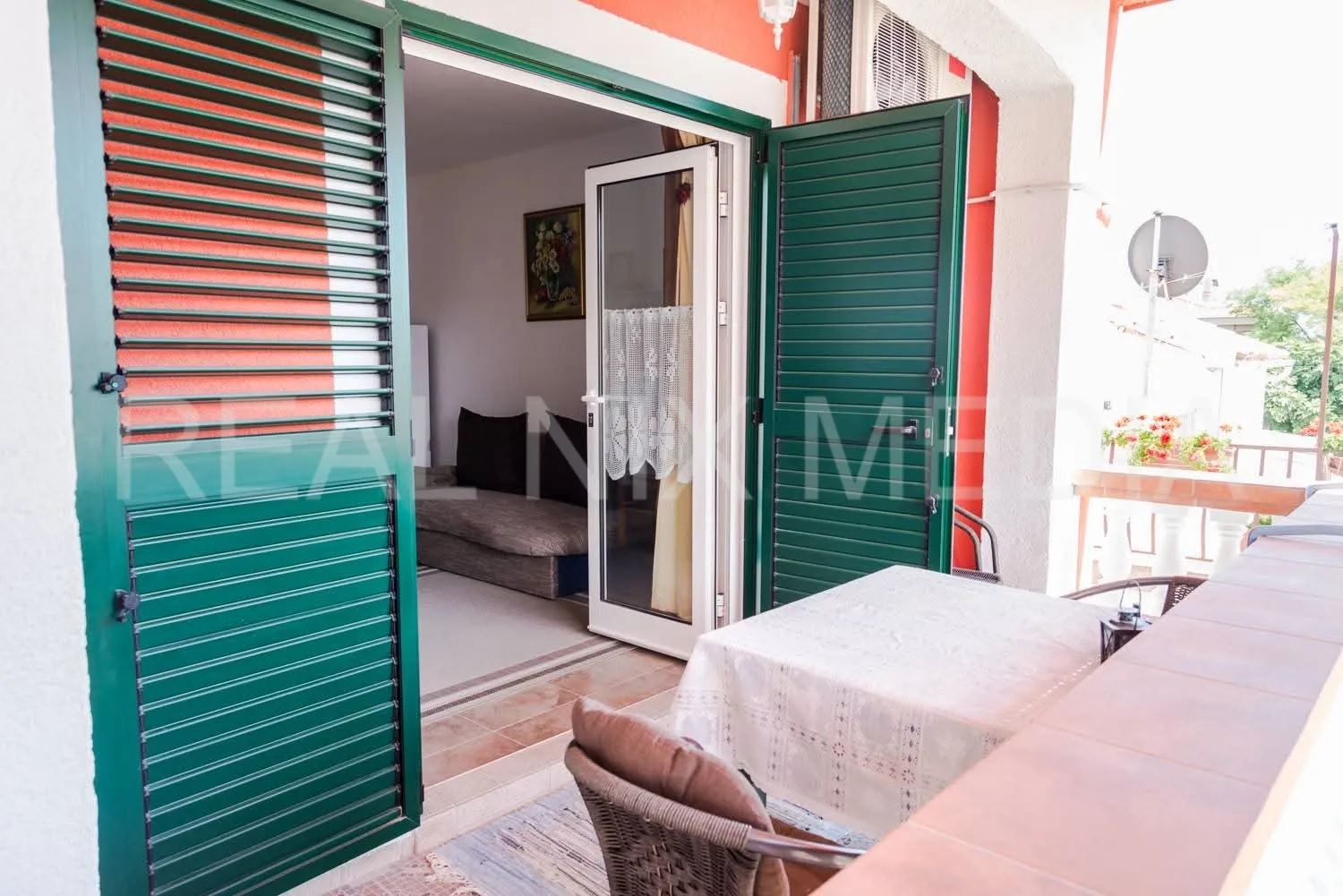 uhodan turistički objekt sa šest apartmana i parkingom – bibinje! - slika 13