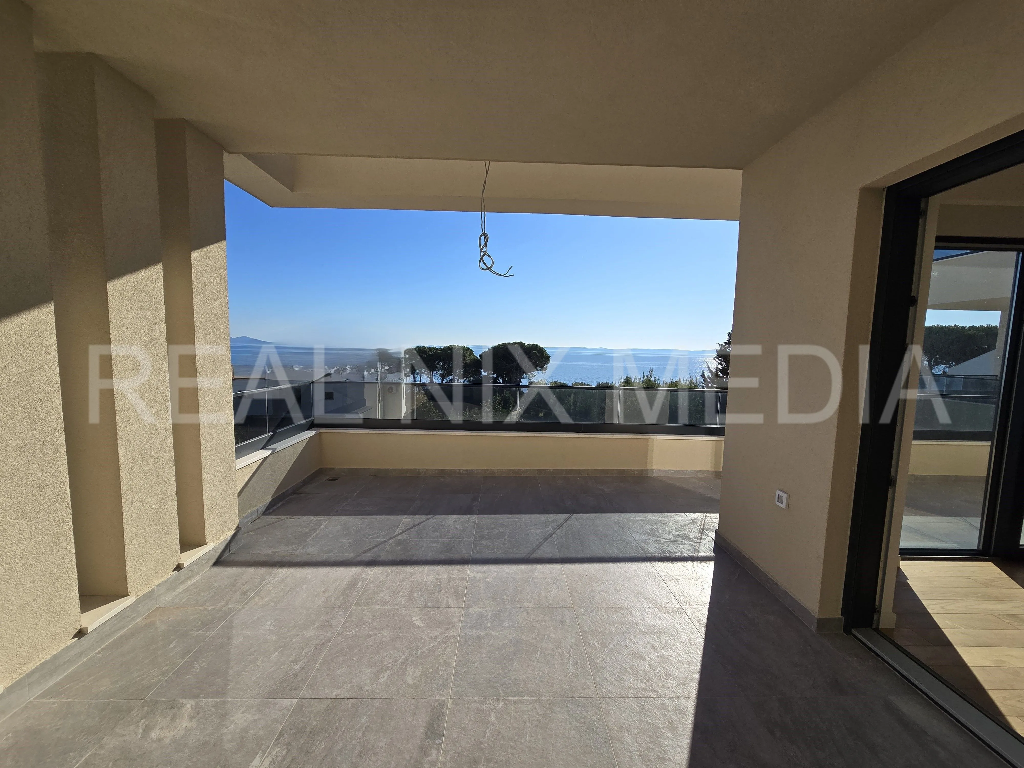 penthouse 171 m2. krovna terasa. lift! 60 metara do mora. - slika 3