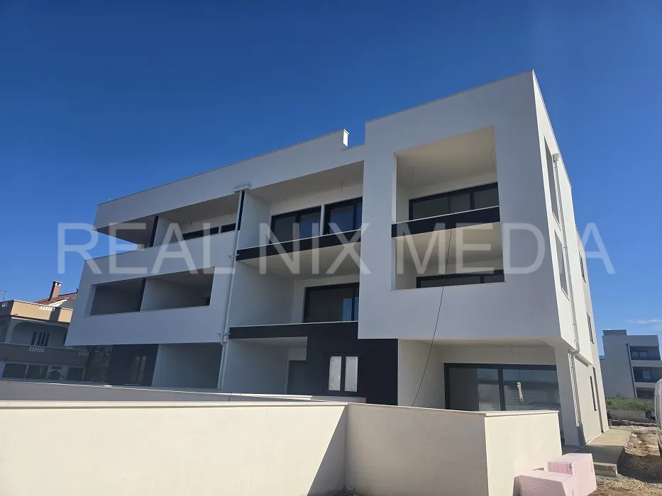 privlaka- prostrani dvosoban apartman u novogradnji! 90 do mora! - slika 2