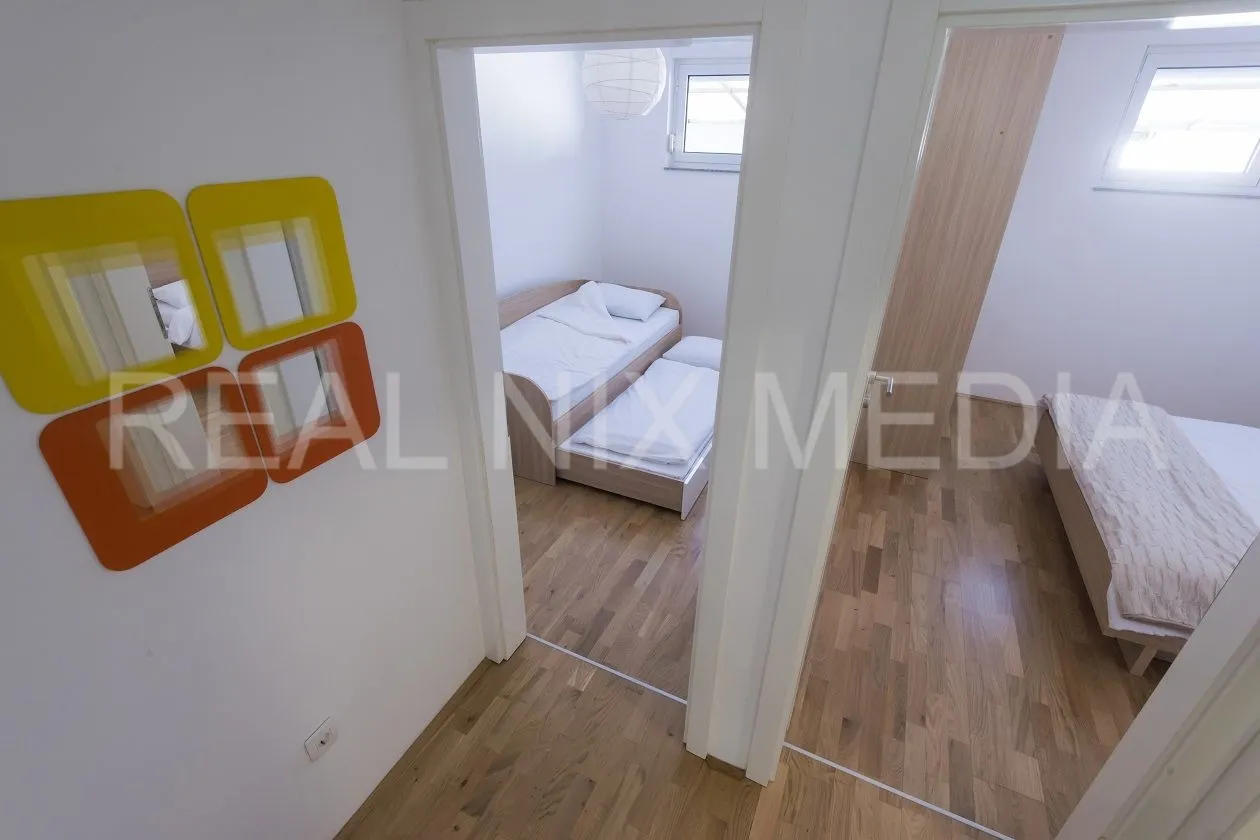 apartman 90 m od mora s vrtom – privlaka, top lokacija! - slika 17