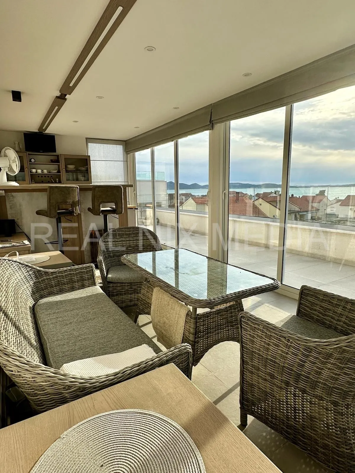 bibinje-namješten penthouse sa krovnom terasom i pogledom na more! - slika 4