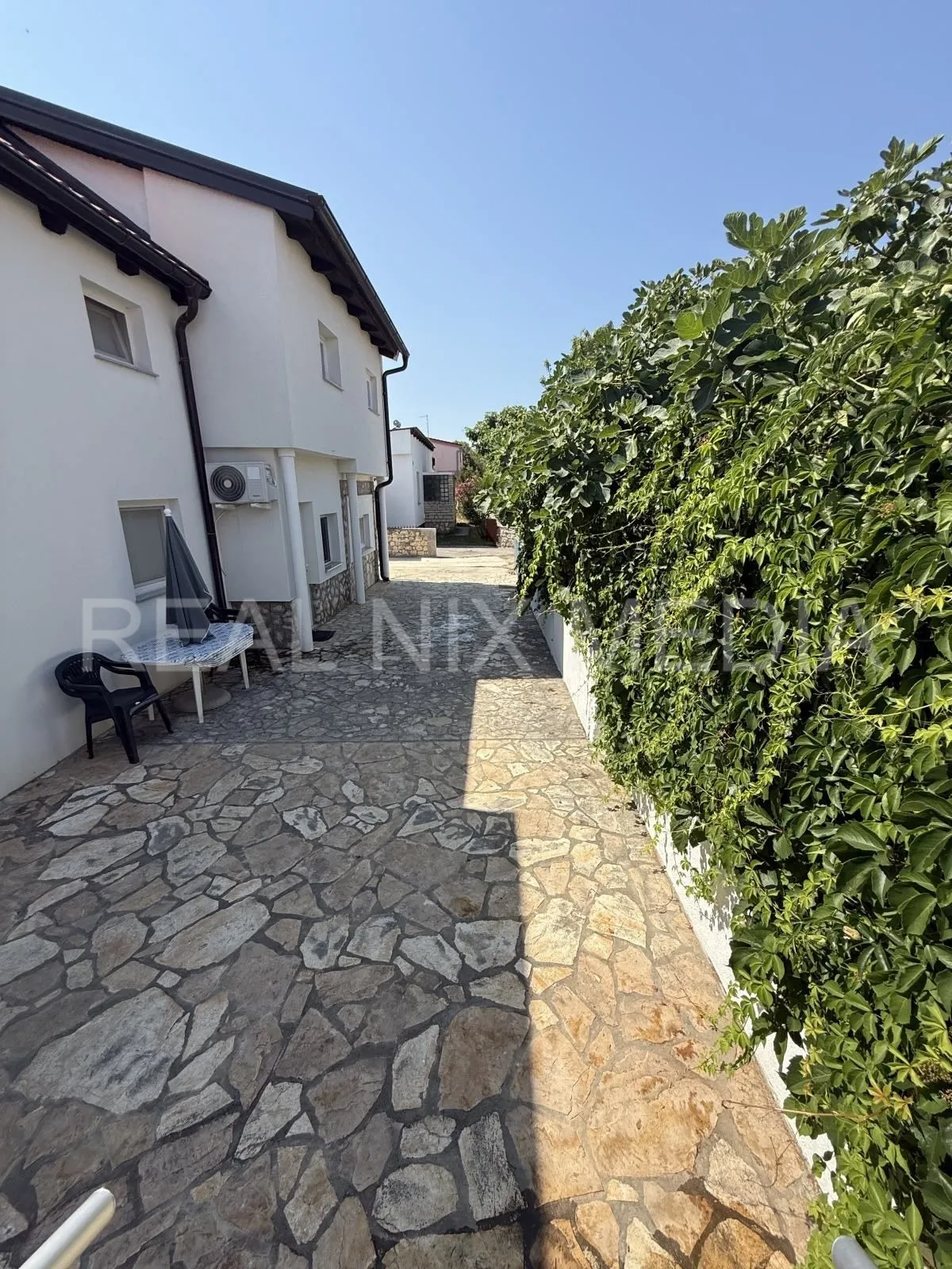 kuća prodaja zukve 195.43 m2 - slika 12