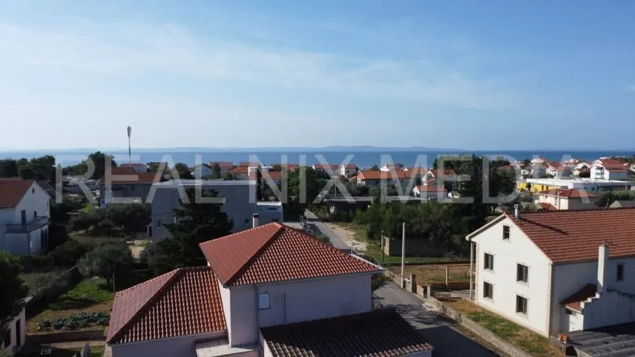 privlaka-stan sa krovnom terasom i pogledom na more! 300 m do mora! - slika 18