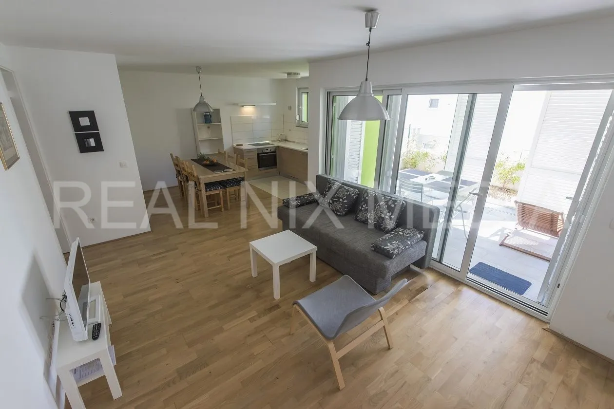 apartman 90 m od mora s vrtom – privlaka, top lokacija! - slika 3