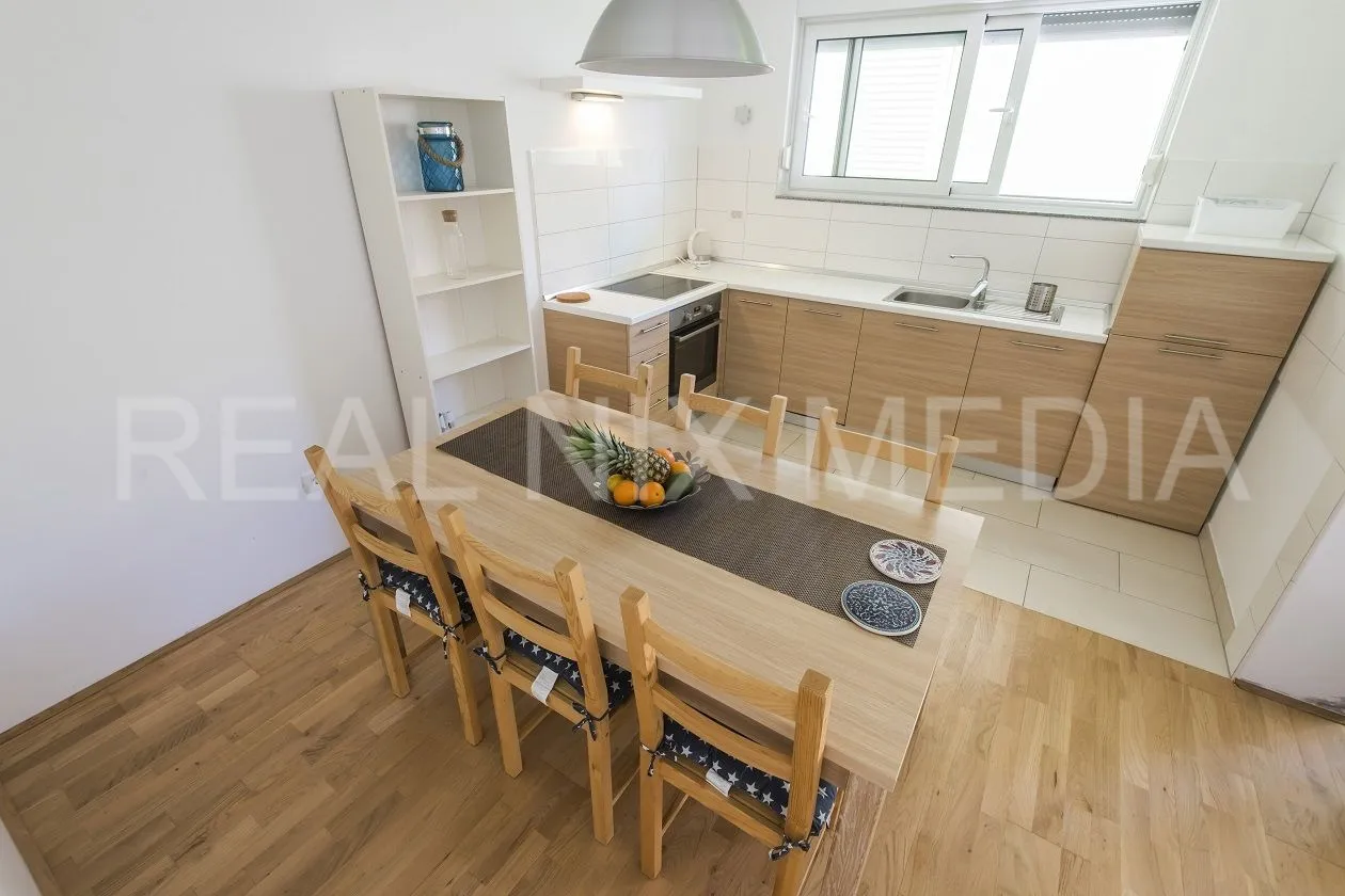 apartman 90 m od mora s vrtom – privlaka, top lokacija! - slika 6