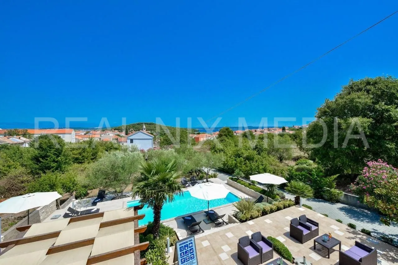 kukljica-villa sa 8 apartmana! bazen! uređena okućnica 1700 m2! - slika 13
