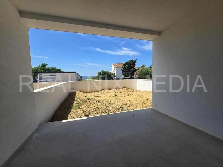 privlaka - novogradnja! luksuzan apartman sa 2 sp.sobe! 90 m do mora! - slika 2
