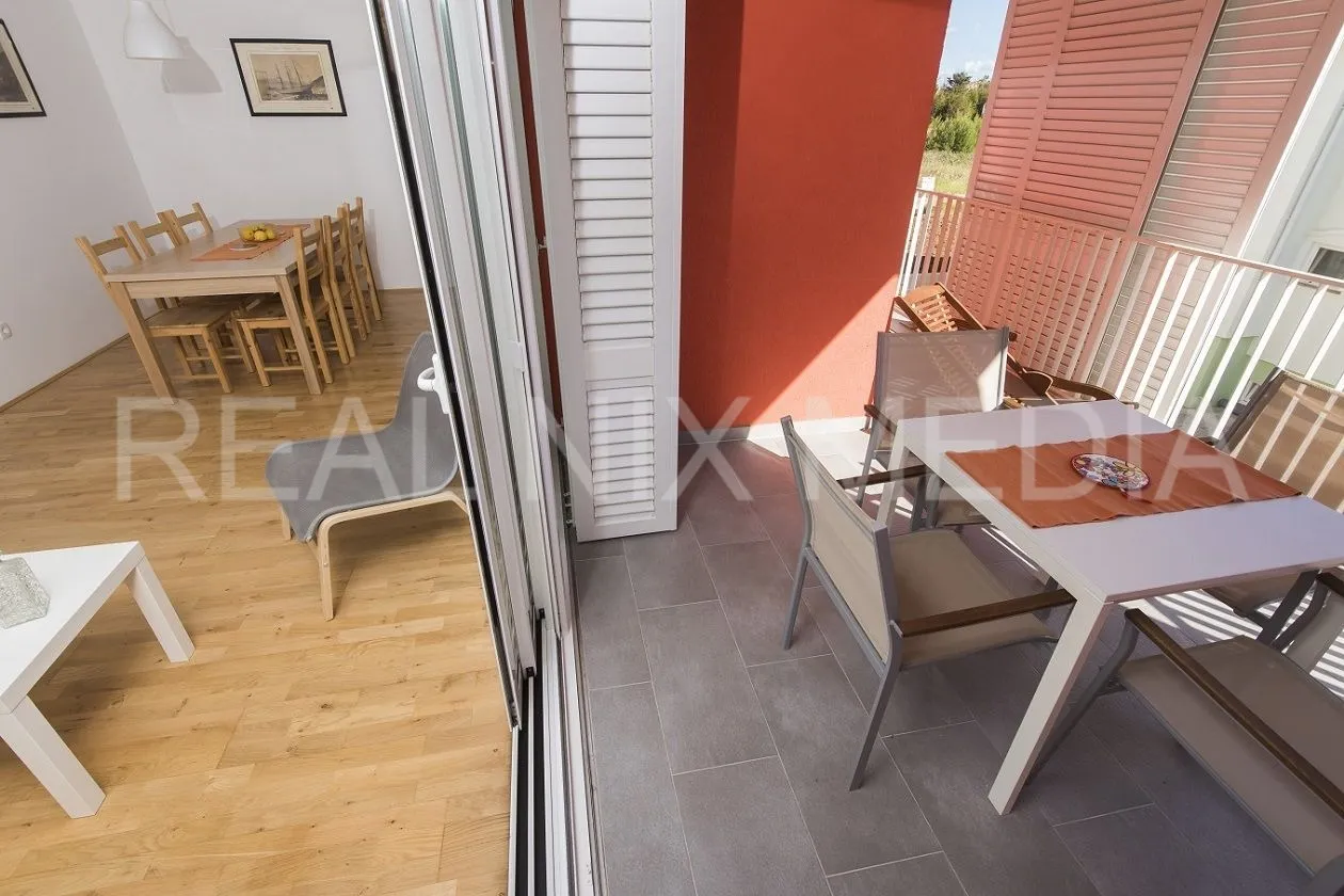 privlaka- apartman 71 m2, 1. kat! 90 m do mora! - slika 2