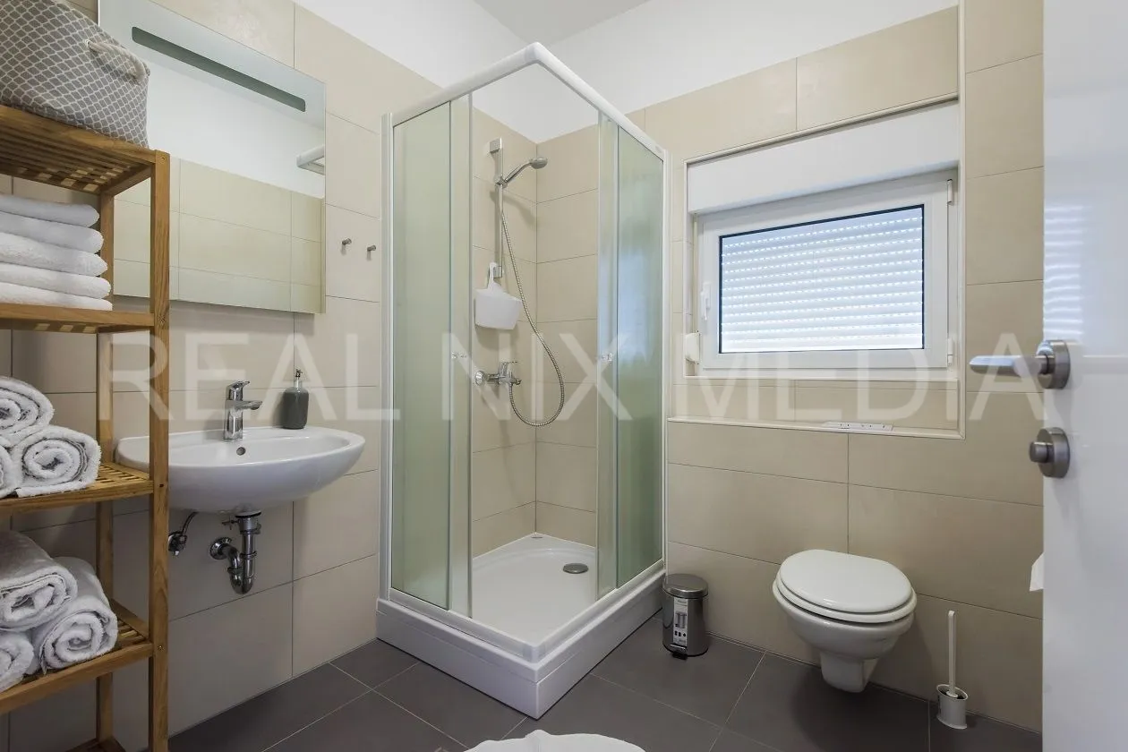 privlaka- apartman 76 m2, 2. kat! 3 sp.sobe! 90 m do mora! - slika 10