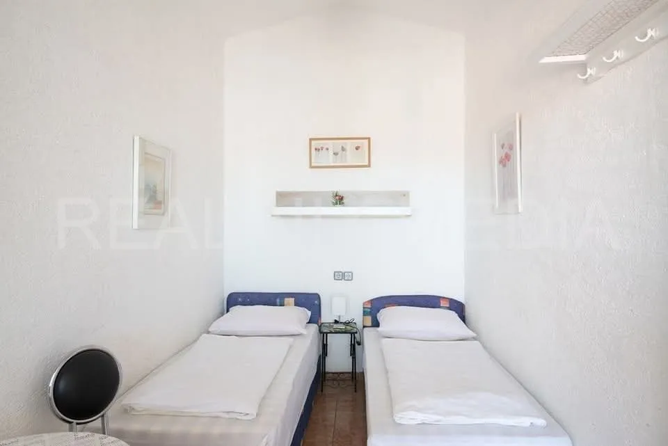 uhodan turistički objekt sa šest apartmana i parkingom – bibinje! - slika 10