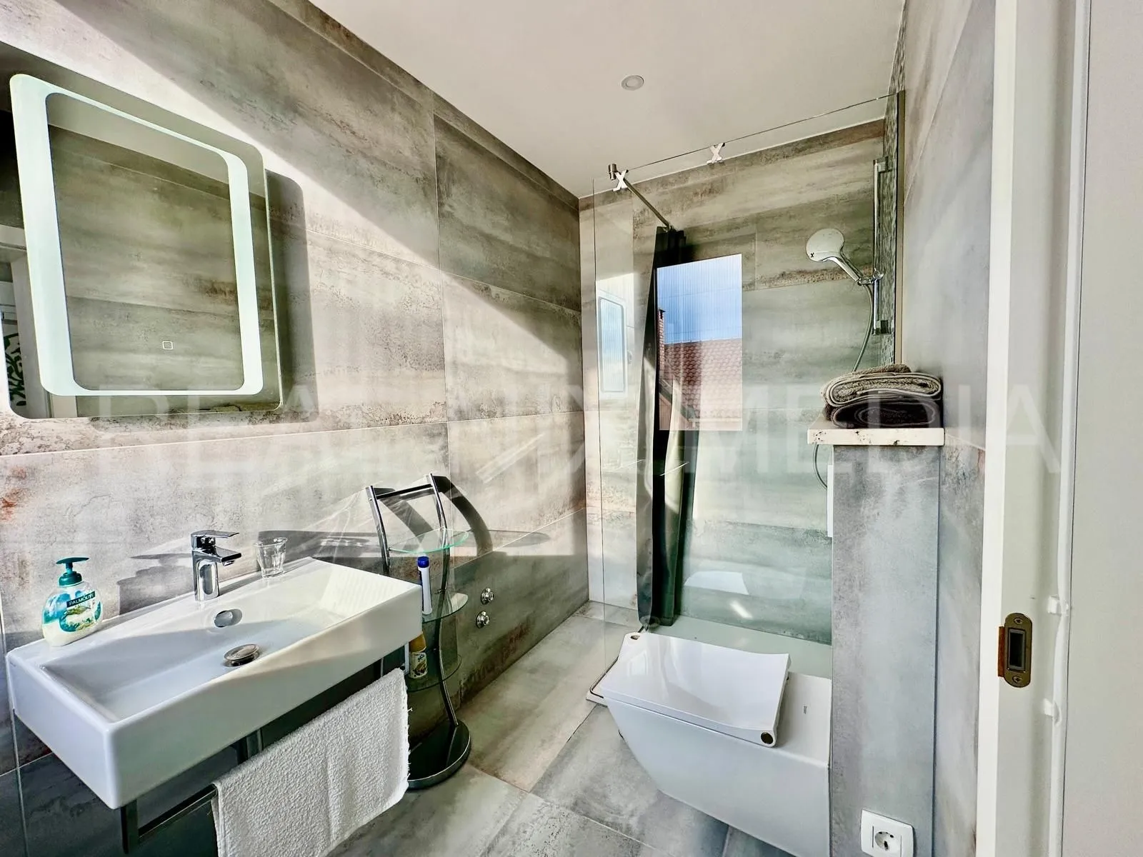 bibinje-namješten penthouse sa krovnom terasom i pogledom na more! - slika 12