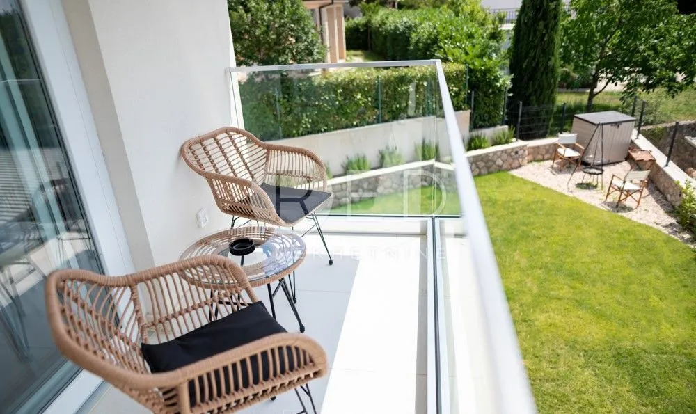 otok krk, okolica malinske - predivna kuća s bazenom, 156 m2 - slika 5