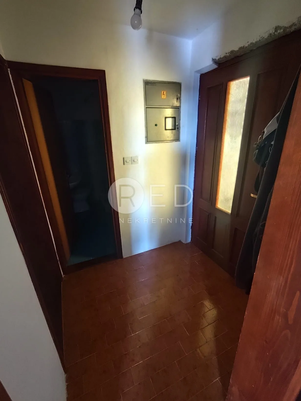 rogoznica kuća sa 4 stana na 3 etaže - uporabna dozvola - slika 9