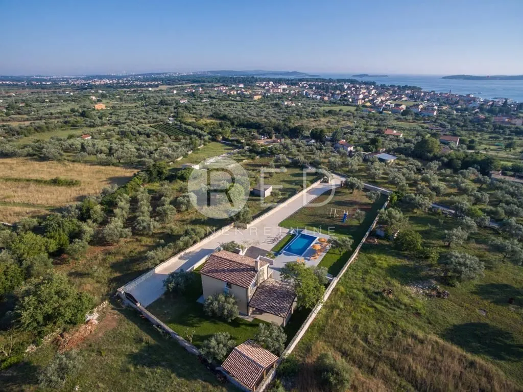 fažana kuća s bazenom pogled na more - slika 22