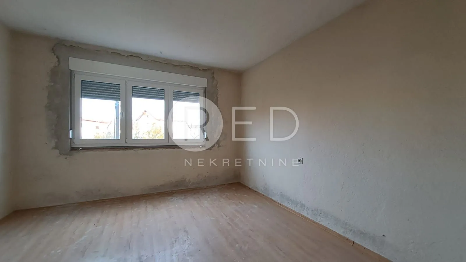 požega stan u kući 1.kat+nova pvc stolarija - slika 3