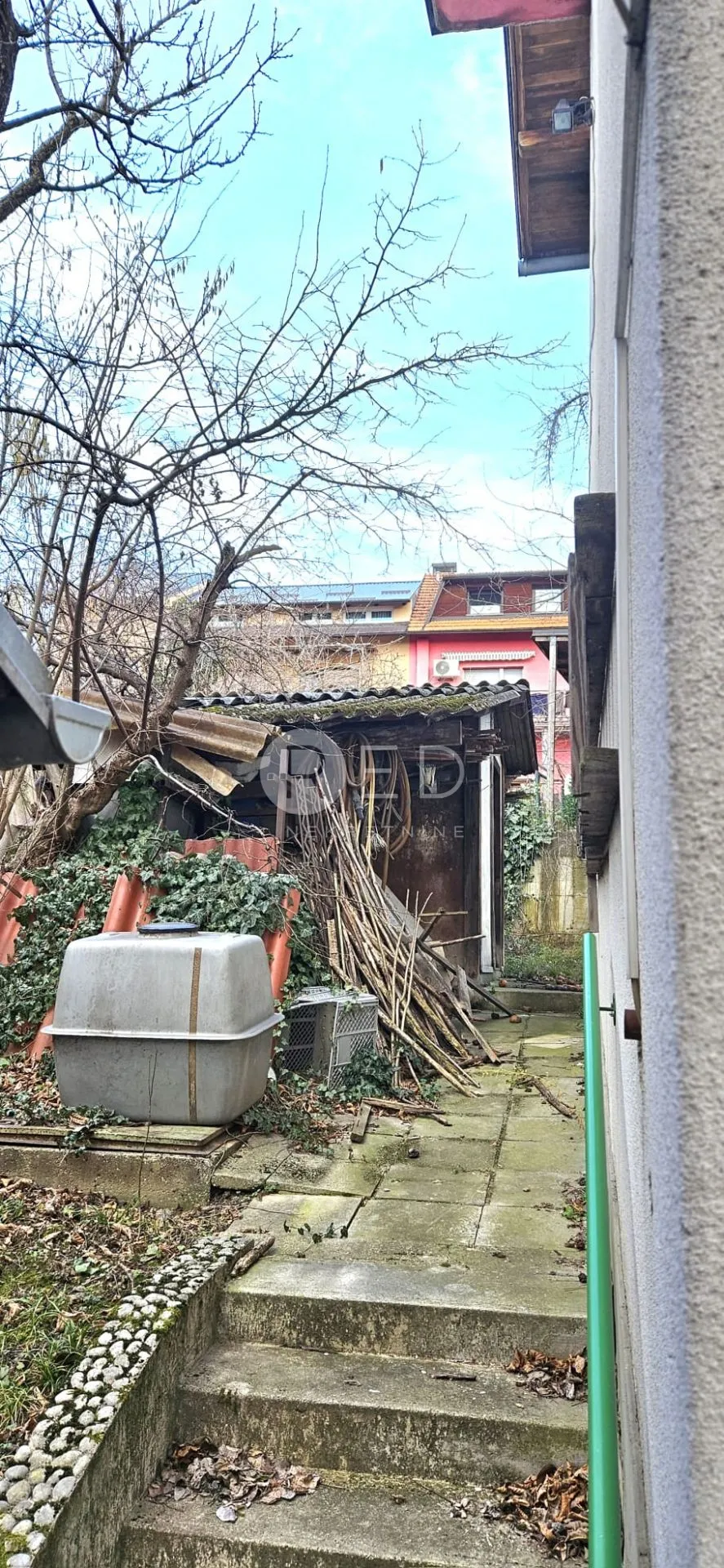 vrapče kuća sa zemljištem - slika 15