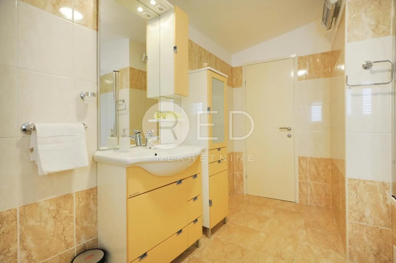 uhodan restoran i 2 apartmana 5 metara od mora - bibinje, zadar - slika 19
